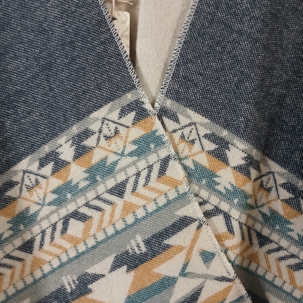 Quagga Accessories Brand Reversable Ruana - Picture 11 of 16